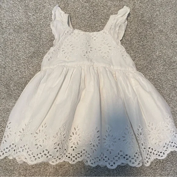 GAP White Eyelet Flutter Sleeve Summer Kids Dress - Picture 2 of 6